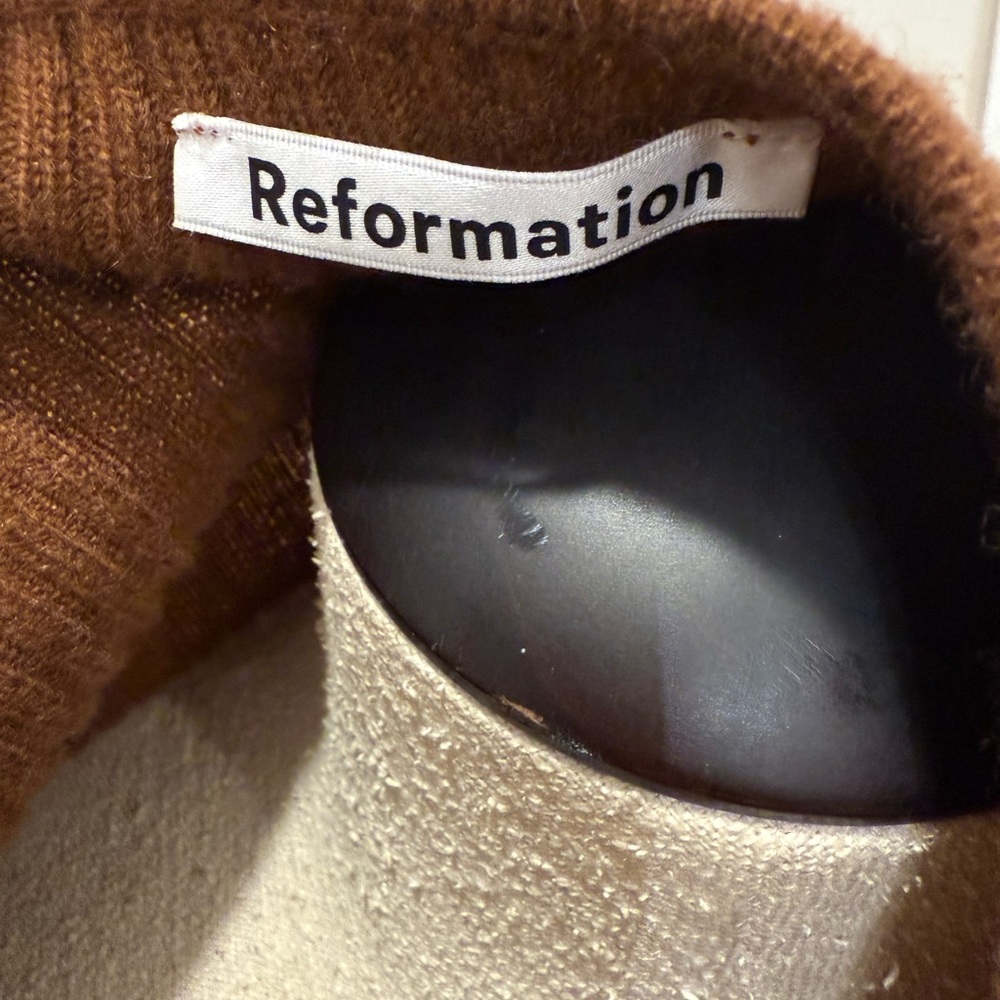 Brown V-Neck Ribbed Sweater - Picture 4 of 4